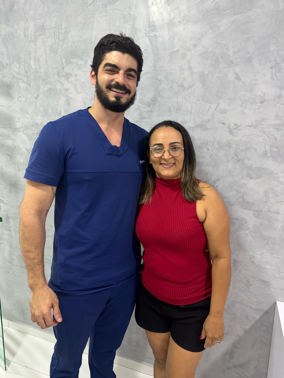 Dr. Iago Magalhães e Dona Dorinha, paciente Top Clinic